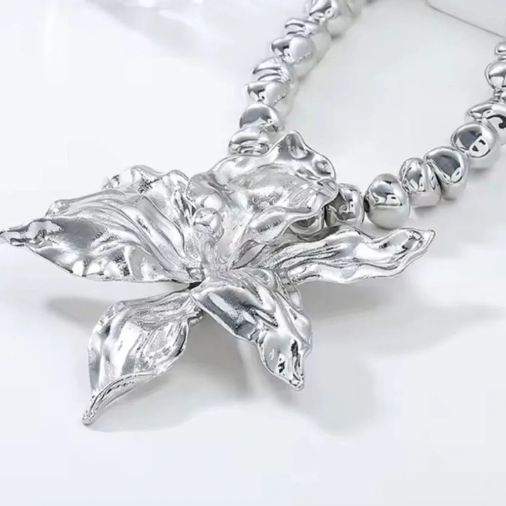 Zara Maxi flower statement necklace
